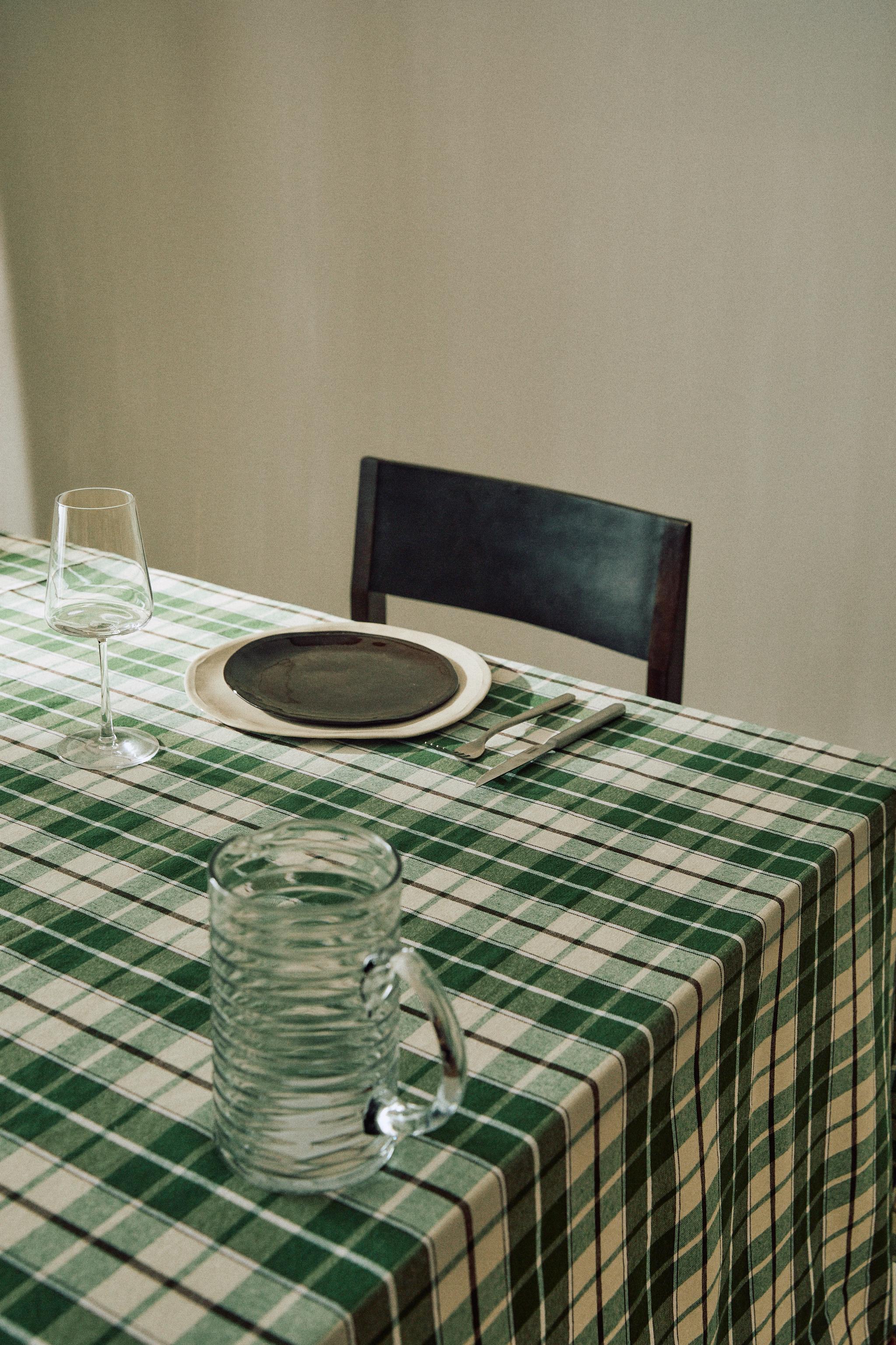 DYED THREAD TABLECLOTH